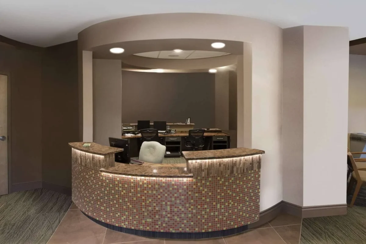 before-and-after-adding-themed-decor-in-office-min